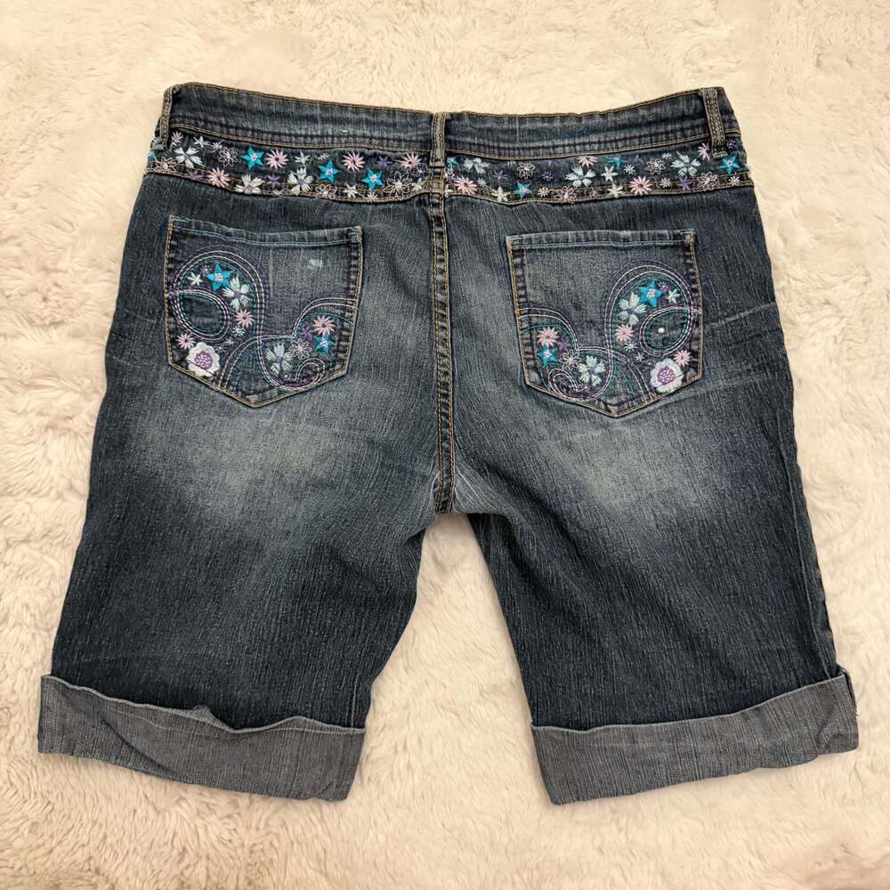 Canyon River Blues Embroidered Pocket Cuffed Denim Bermuda Shorts Size 16 1/2